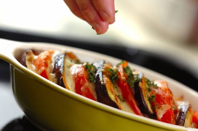 夏野菜を味わう！ナスとトマトのチーズ焼きの作り方の手順7