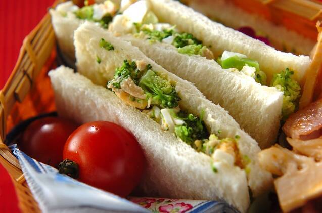 卵とブロッコリーのサンド