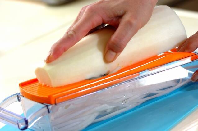 ふんわり卵の大根ベジヌードルの作り方の手順1