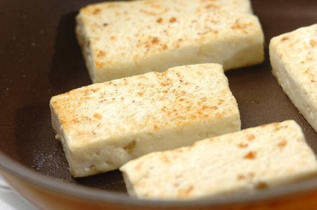 超万能豆腐のステーキ ふわふわ おろしポン酢だれ by森岡 恵さんの作り方の手順3