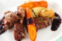 豚のスペアリブ・ブルーベリーソース