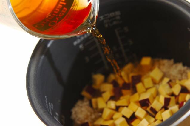 サツマイモ茶飯の作り方の手順3