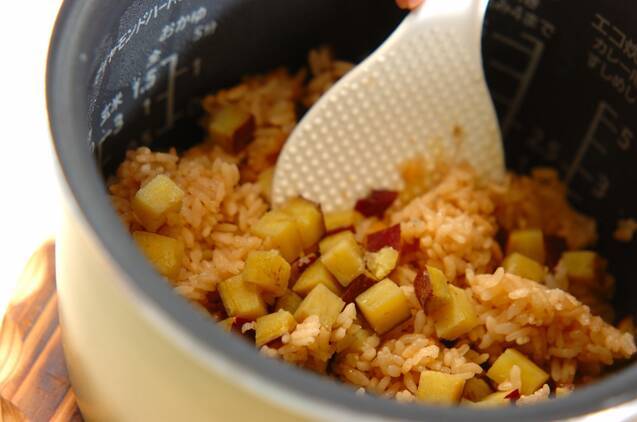 サツマイモ茶飯の作り方の手順4