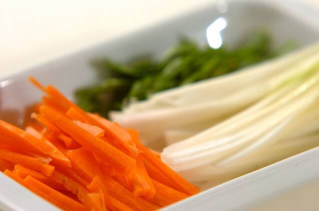 タイ風ピリ辛春雨スープの作り方の手順1