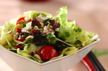 レタスと海藻のサラダ