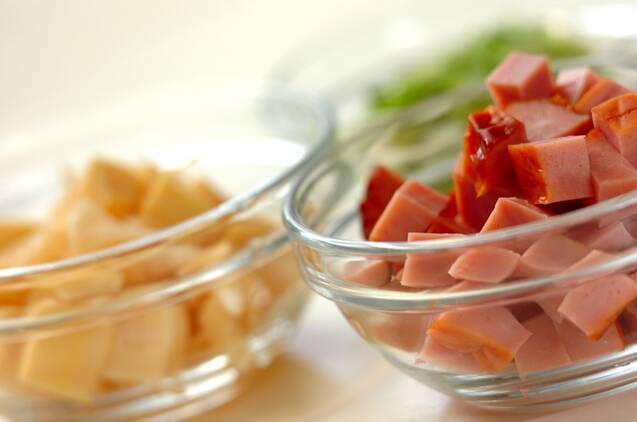 タケノコと焼豚の混ぜご飯の作り方の手順1