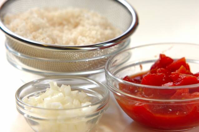 トマトのバター・ピラフの作り方の手順1