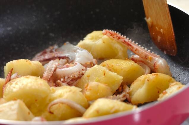 イカとジャガイモのバターしょうゆの作り方の手順3