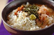 シラスと梅干しのお茶漬け風