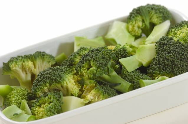 ブロッコリーのゴママヨ和えの作り方の手順1