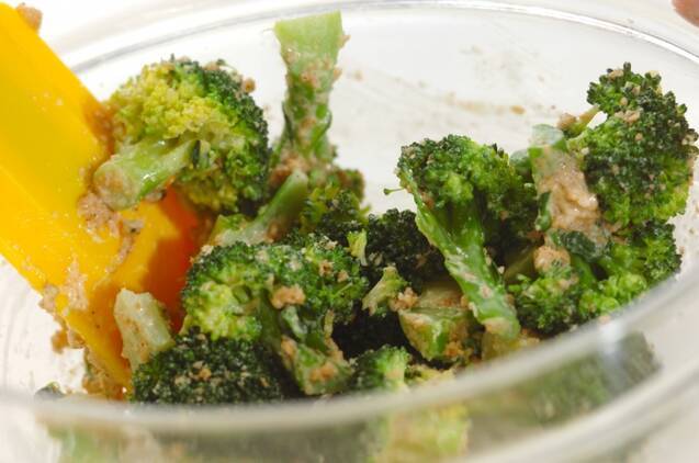 ブロッコリーのゴママヨ和えの作り方の手順2