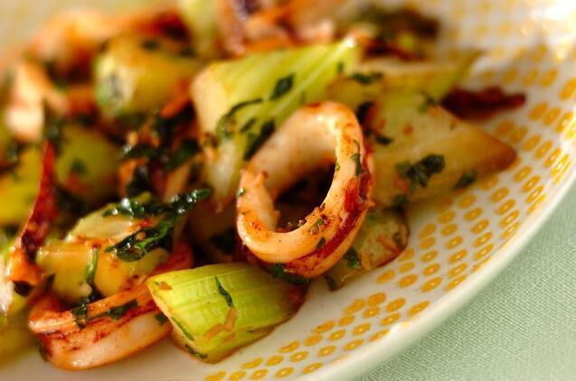 イカとセロリのバター炒め