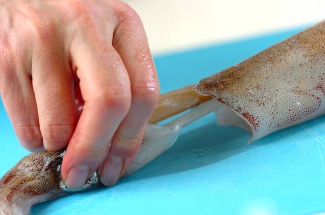 イカとセロリのバター炒めの作り方の手順1