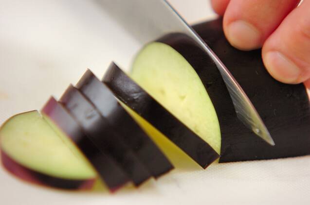 ナスのおみそ汁の作り方の手順1