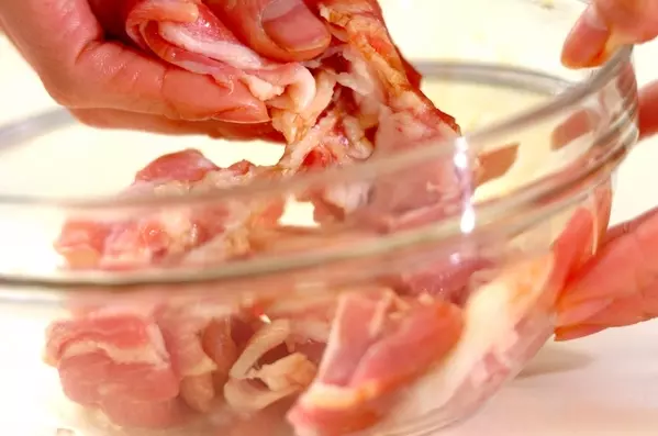 プロの味！ごはんが進む回鍋肉の下準備1