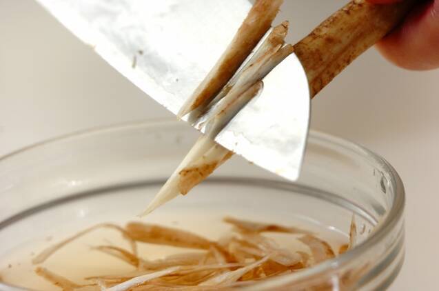 缶詰でおばんざい！サンマ蒲焼きの柳川風の作り方の手順1