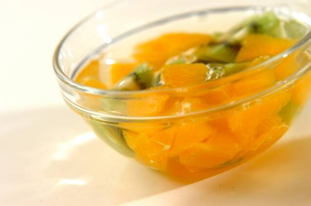 キウイとオレンジの白ワインシロップ漬けの作り方の手順4