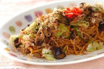 フライパンでつくるソース焼きそば 野菜たっぷり by保田 美幸さん