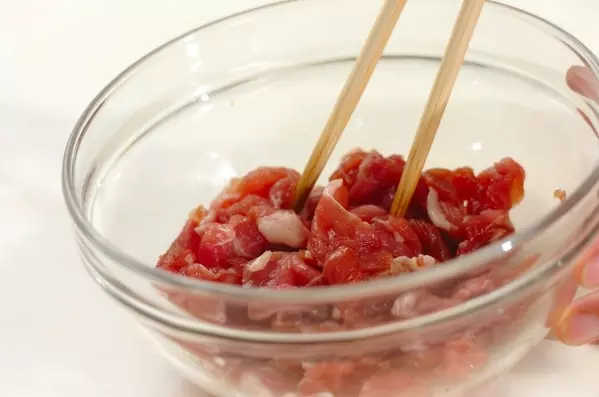 フライパンでつくるソース焼きそば 野菜たっぷり by保田 美幸さんの下準備1