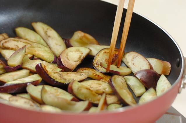 フライパンでつくるソース焼きそば 野菜たっぷり by保田 美幸さんの作り方の手順3