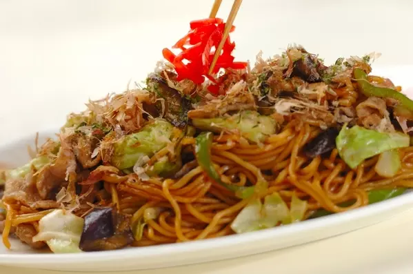 フライパンでつくるソース焼きそば 野菜たっぷり by保田 美幸さんの作り方5