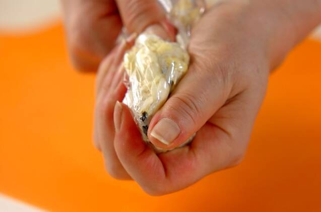 キャベツとワカメのサッパリサラダの作り方の手順1