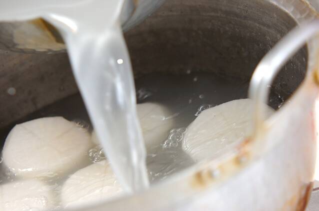 鶏赤みそと香り白みそのふろふき大根の作り方の手順4