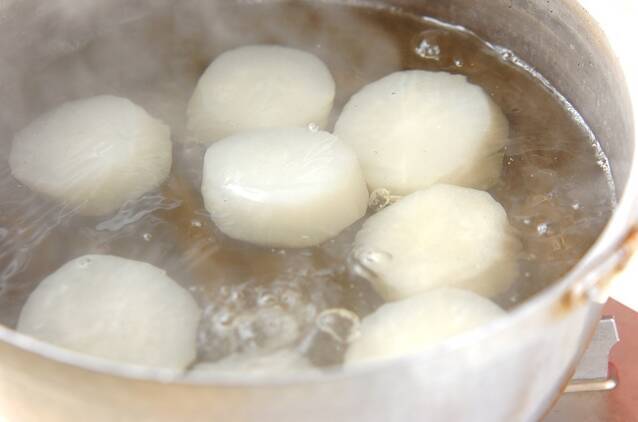 鶏赤みそと香り白みそのふろふき大根の作り方の手順5