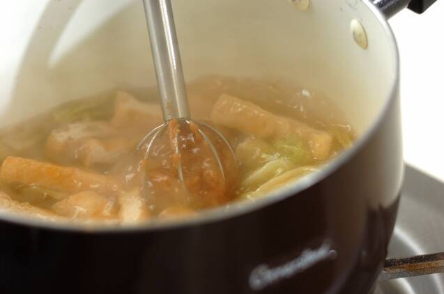 油揚げと白菜のみそ汁の作り方の手順3