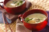 カキの豆乳仕立て汁　みそ風味