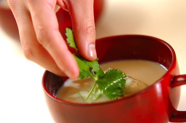 カキの豆乳仕立て汁　みそ風味の作り方の手順3