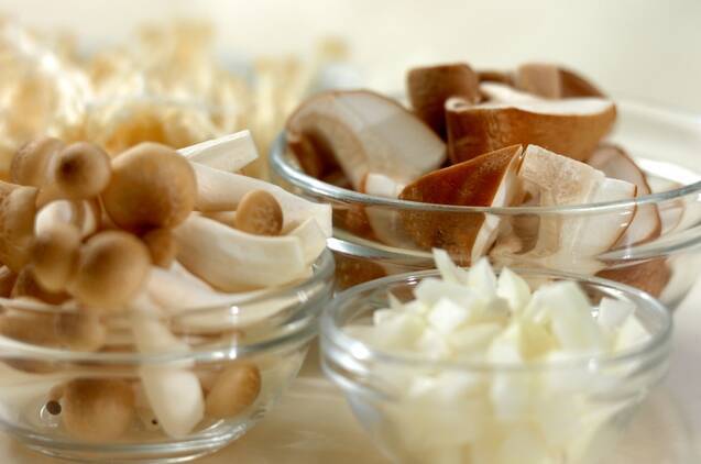 キノコのチャーハンの作り方の手順1