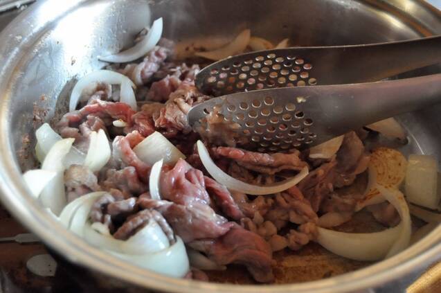 牛肉と春菊の炒め煮の作り方の手順6