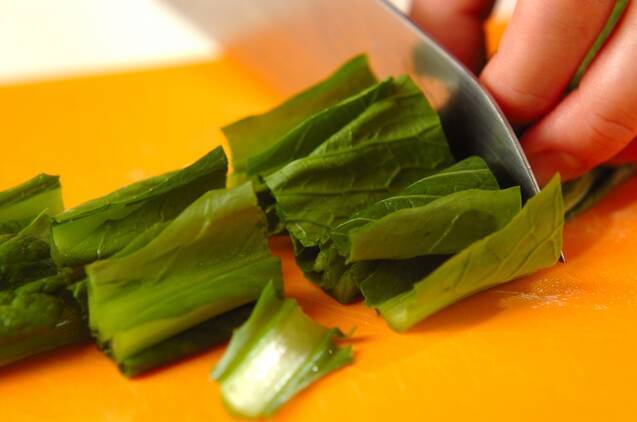 すばやく完成！小松菜とベーコンのペペロンチーノ by 吉田 朋美さんの作り方の手順1