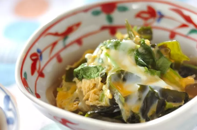 ミツバとワカメの卵とじ 副菜 レシピ 作り方 E レシピ 料理のプロが作る簡単レシピ