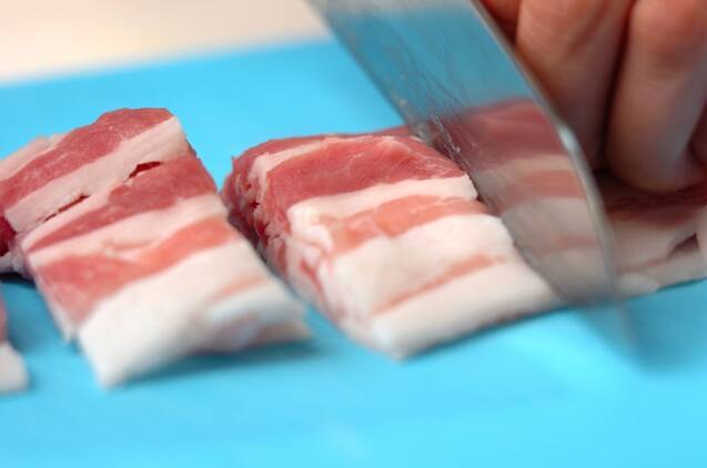 目玉焼きのせ焼きそばの作り方の手順1