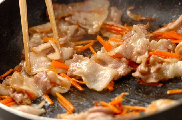 目玉焼きのせ焼きそばの作り方の手順4