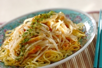 モヤシとちくわのあんかけ焼きそば