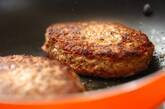 簡単おいしい基本のハンバーグ 家庭的な味わい by杉本 亜希子さんの作り方5