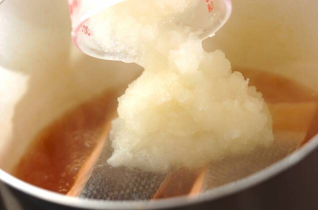 鮭と大根おろしの辛煮の作り方の手順2