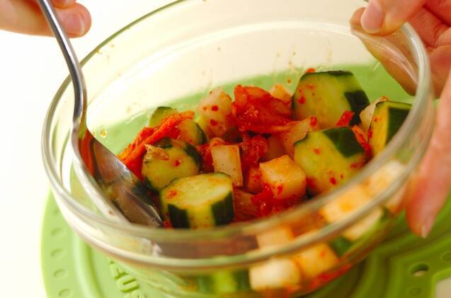 キュウリと大根のキムチ和えの作り方の手順3