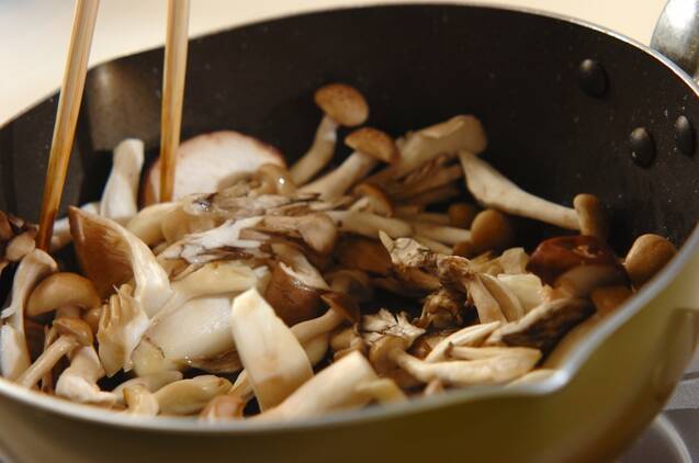 いろいろキノコと煮豆の炒め物の作り方の手順7