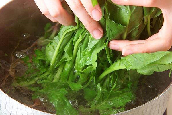 ほうれん草のナムルの作り方の手順1