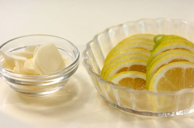 かんぱちのカルパッチョガーリック風味の作り方の手順1