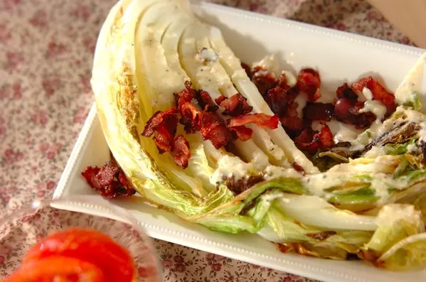 白菜の焼きシーザーサラダ