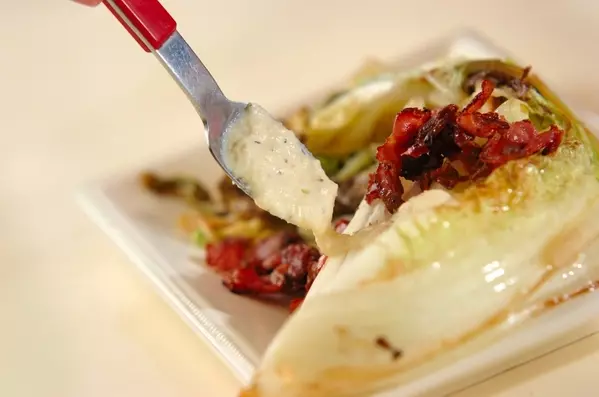 白菜の焼きシーザーサラダの作り方3