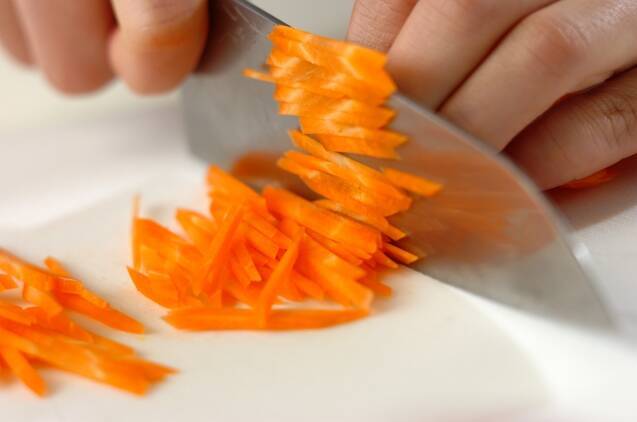 ニンジンのゴマ和えの作り方の手順1