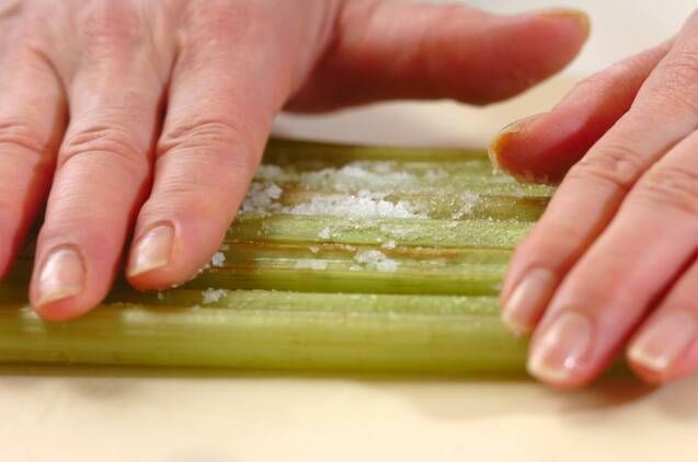 ホタルイカとフキの炊き込みご飯の作り方の手順2