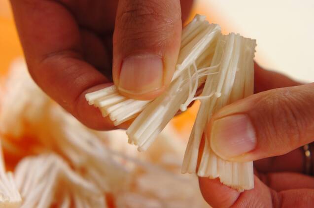 豚肉とエノキのピリ辛炒めの作り方の手順1