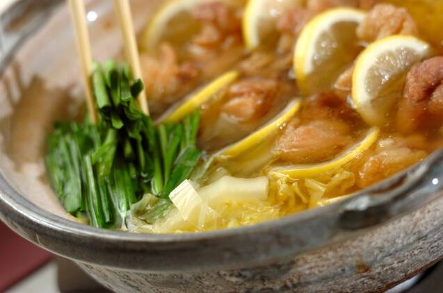 ナンプラー風味が新鮮！鶏唐揚げレモン鍋の作り方の手順5